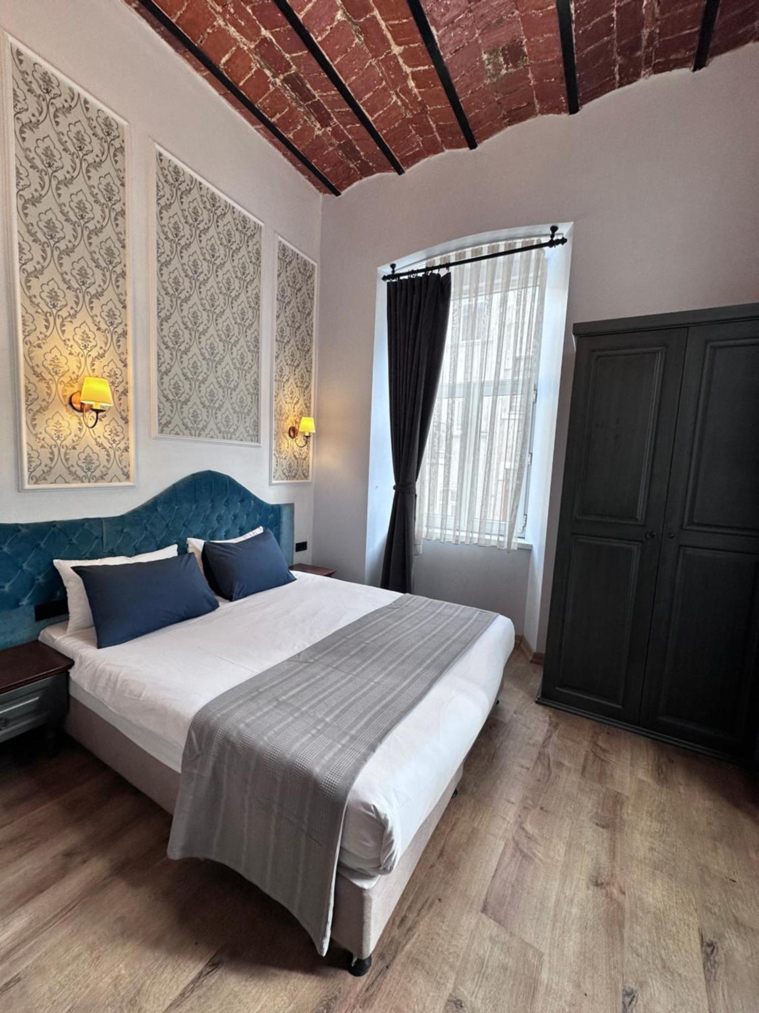 The Independent Hotel Taksim Istanbul Exterior photo